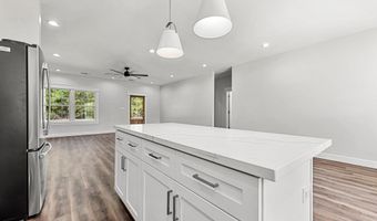 212 Hugo St, Bay St. Louis, MS 39520