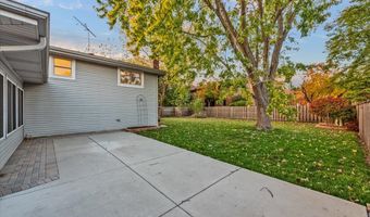 1942 Trail Ridge St, Arlington Heights, IL 60004