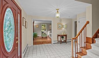 105 LYNN Cir, East Greenwich, RI 02818