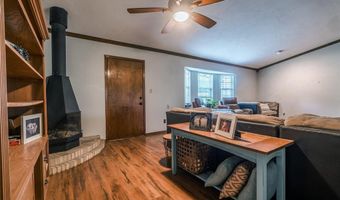 104 Caulder Dr, Chickasha, OK 73018