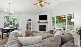 51 Sunview Cir, Arden, NC 28704