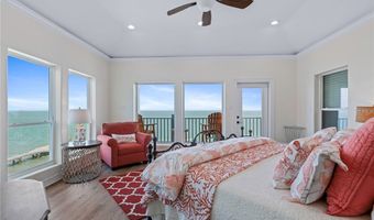 317 Bayview Dr, Aransas Pass, TX 78336