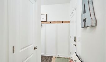 568 Auld Farm Cir, Akron, OH 44320