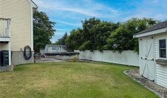 2 Beatrice Ln, Bristol, RI 02809