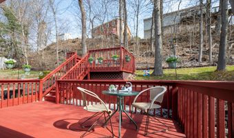 23 Fleetwood Dr, Danbury, CT 06810