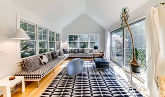 54 Gardiner Dr, Amagansett, NY 11930