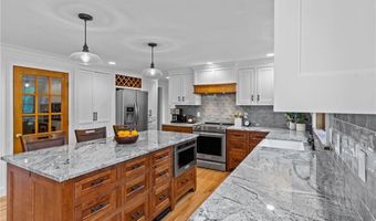 4 Carnation St, Cumberland, RI 02864