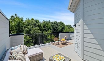 2550 FARMSTEAD Dr, Rockville, MD 20850
