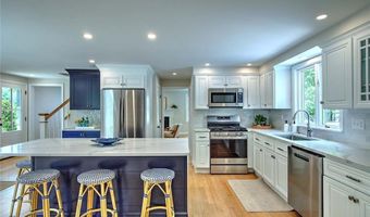 1 Cheshire Dr, Barrington, RI 02806