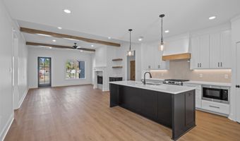 3881 Spencer Crossing Dr, Benton, AR 72019