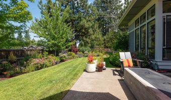 2100 NW Newport Hills Dr, Bend, OR 97703