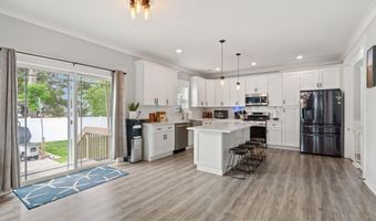 140 Pennant Ave, Beachwood, NJ 08722