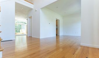 9 Elizabeth Dr, Lincoln, RI 02865