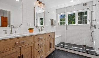 3536 N DICKERSON St, Arlington, VA 22207