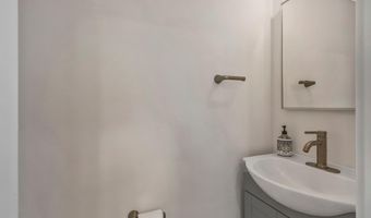 1014 QUEEN St, Alexandria, VA 22314