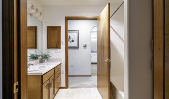 833 Cobblestone Ct, Ashland, OR 97520