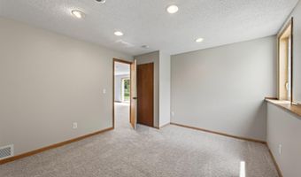 10607 56th St NE, Albertville, MN 55301