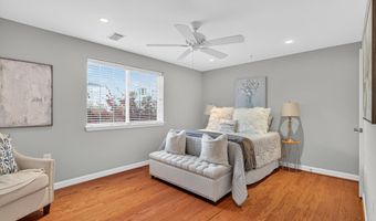 4163 S FOUR MILE RUN Dr 301, Arlington, VA 22204