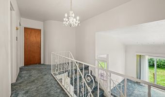 20 Sunshine Ln, Amityville, NY 11701