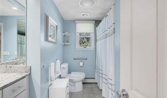 40 Quail Hollow Rd, Cranston, RI 02920