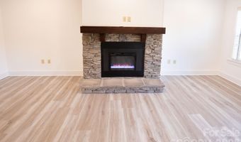 9 Kenilworth Knl 207, Asheville, NC 28805