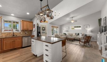 2612 E Sunrise Ct, Brandon, SD 57005