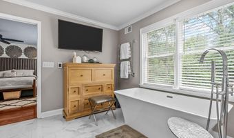 11806 E Arbor Dr, Anchorage, KY 40223