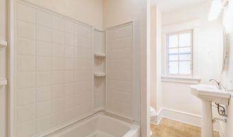 615 Kellogg Ave, Ames, IA 50010