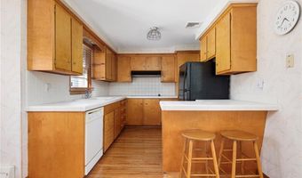 83 FESSENDEN St, Warwick, RI 02886