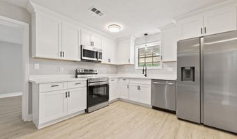 7120 Bienville Dr, Biloxi, MS 39532