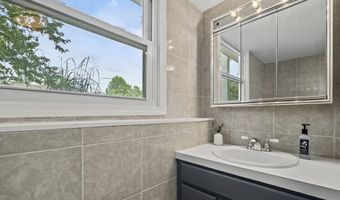 6040 Adacroft Dr SE, Ada, MI 49301
