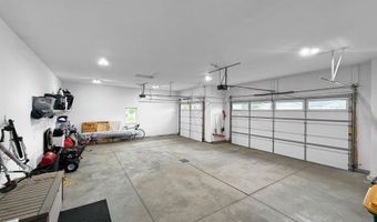 3906 Lone Peak Dr, Bismarck, ND 58503