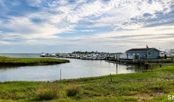 77 N High St, Clinton, CT 06413