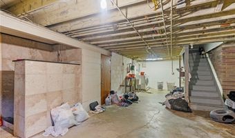 210 S Beverly Ave, Austintown, OH 44515