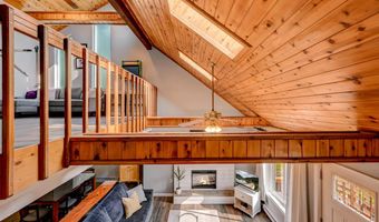 227 Valley View Dr, Albrightsville, PA 18210