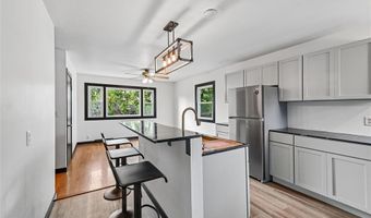 203 E 4th St, Anamosa, IA 52205