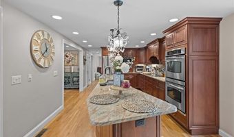 152 Glen Hills Dr, Cranston, RI 02920