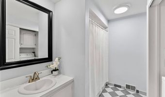 6 North Ln, Barrington, RI 02806