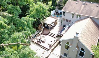 156 Magnolia Ln, Middletown, NJ 07748