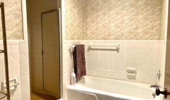 1203 Oak Ave, Aurora, MO 65605