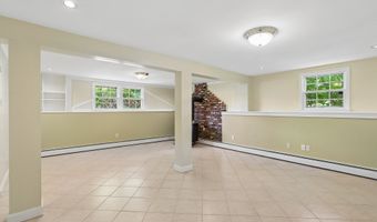 6 Sky Edge Ln, Bethel, CT 06801