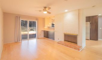 507 Glenmeadow Dr, Ballwin, MO 63011