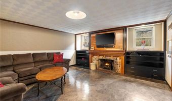 808 4th St SW, Austin, MN 55912