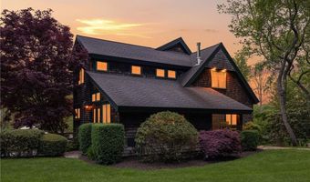 56 Summerfield Ln, Middletown, RI 02842