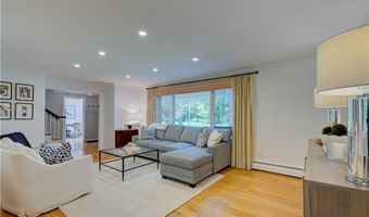 22 Pine Top Rd, Barrington, RI 02806