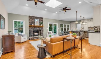 10 Greenwood Pl, Middletown, NJ 07748