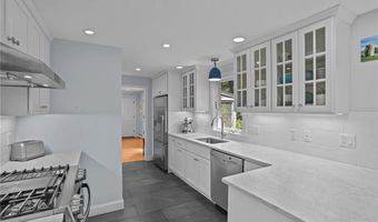 30 Stone Ridge Dr, East Greenwich, RI 02818