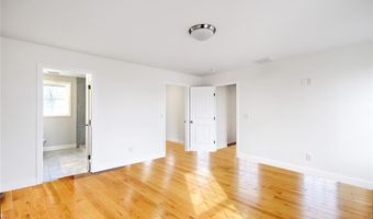 29 Graves Ave, North Smithfield, RI 02896