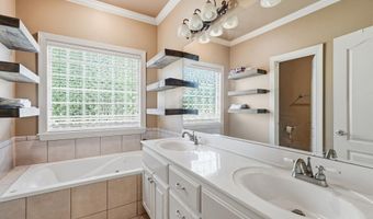 7426 Peach Blossom Dr, Benton, AR 72019