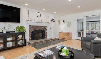 10 Greenbriar Ln, Amherst, NH 03031